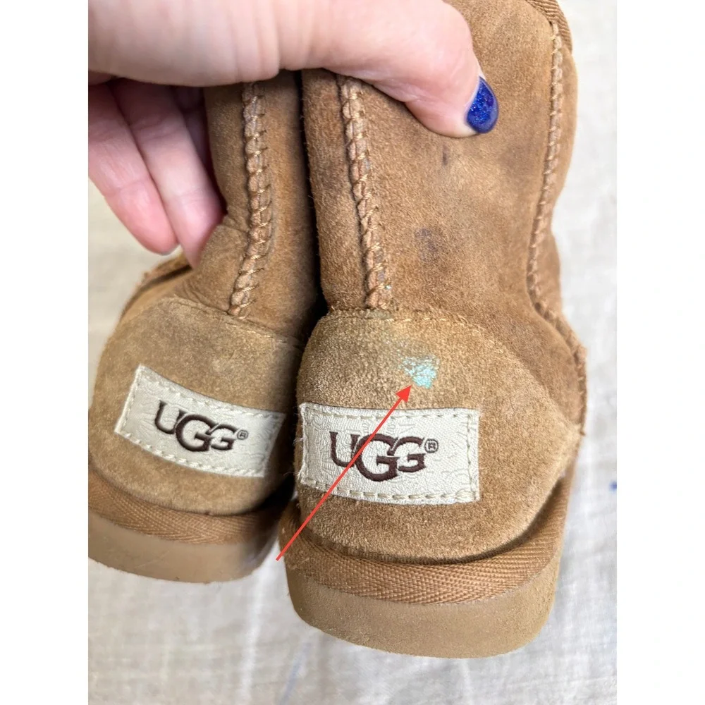 UGG Classic Short Boots Kids Size 11 Chestnut Suede Sheepskin 1017703T